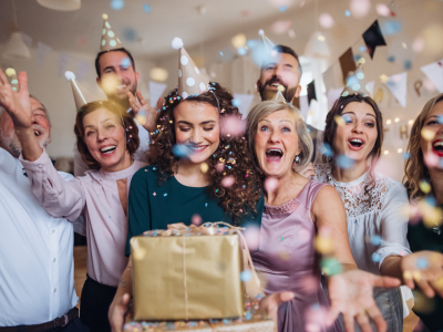 Prezent na urodziny z zabawnym podpisem? 6 ciekawych propozycji!