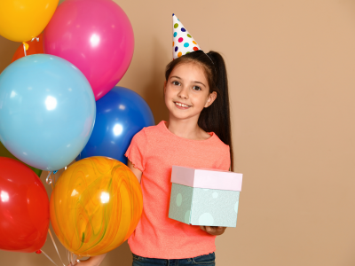 Twoje dziecko obchodzi urodziny w szkole? Słodycze spersonalizowane sprawdzą się świetnie!