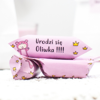 Krówki - Dziewczynka w śpiochach, żółte korony